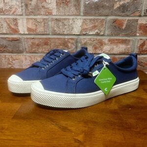 Anthropologie. Mens Cariuma shoes. NWT.